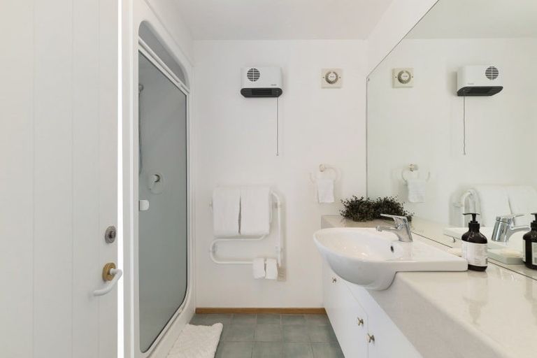 Photo of property in 5 Windsor Place, Queenstown, 9300