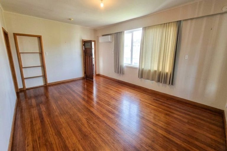 Photo of property in 9 Terrace Road, Titahi Bay, Porirua, 5022
