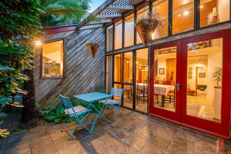 Photo of property in 14 Kingsclere Place, Goodwood Heights, Auckland, 2105