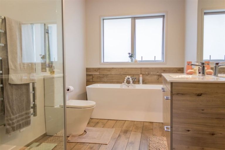 Photo of property in 29 Alderton Drive, Kerikeri, 0230