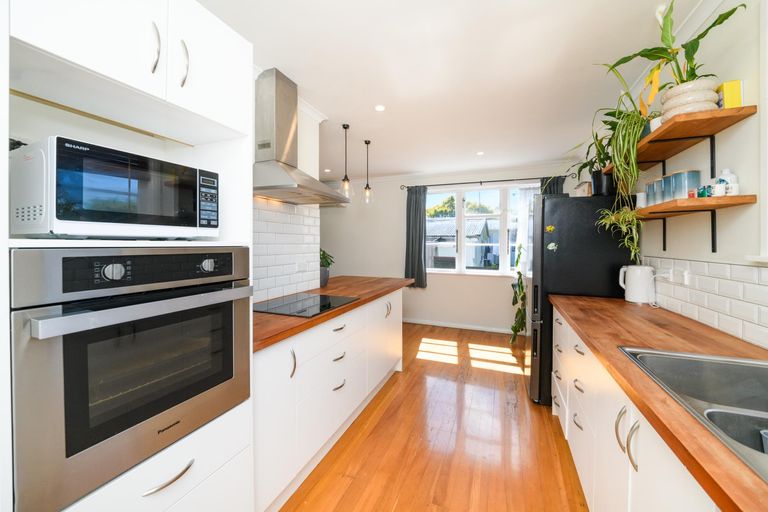 Photo of property in 140 Rangiora Avenue, Roslyn, Palmerston North, 4414