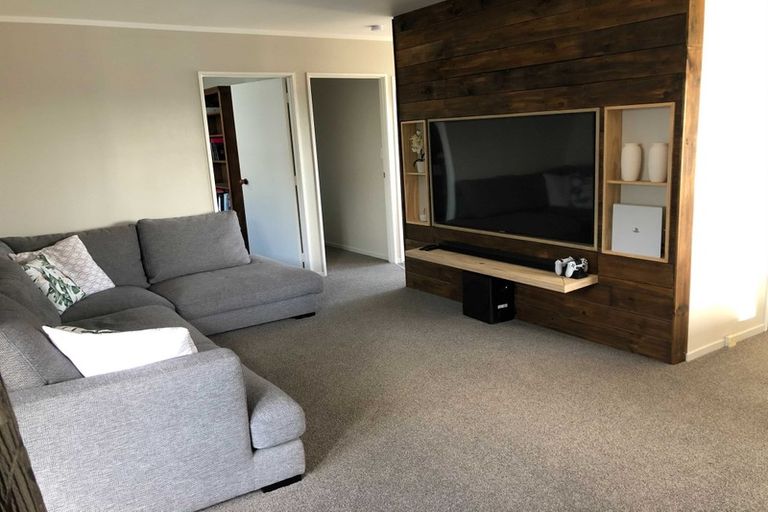 Photo of property in 2/332 Whangaparaoa Road, Stanmore Bay, Whangaparaoa, 0932