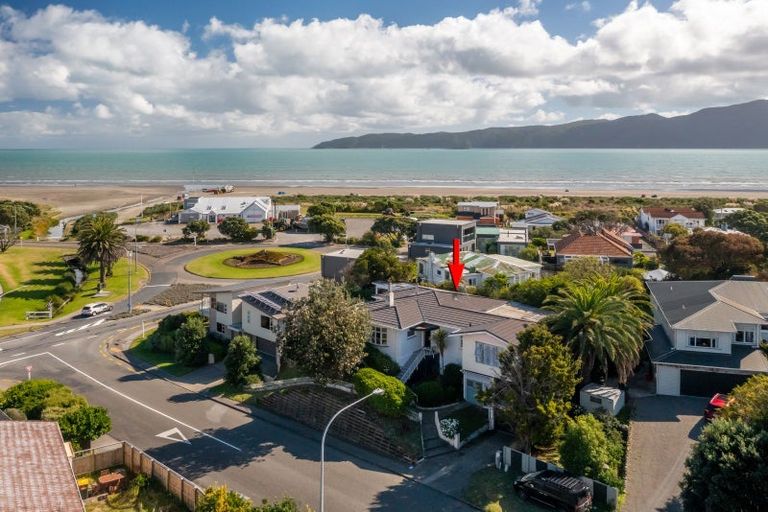 Photo of property in 5 Golf Road, Paraparaumu Beach, Paraparaumu, 5032