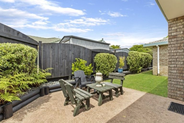 Photo of property in 122 Dalton Drive, Papamoa Beach, Papamoa, 3118