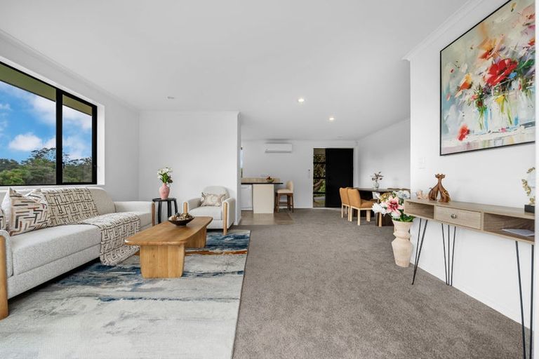 Photo of property in 31 Misty Valley Drive, Henderson, Auckland, 0612