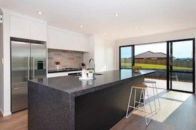 Photo of property in 2 Glennron Lane, Waiuku, 2123