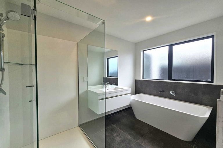 Photo of property in 2/21 Blakes Road, Belfast, Christchurch, 8051