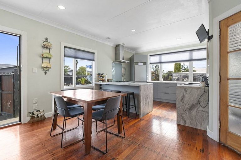 Photo of property in 136 Featherston Street, Palmerston North, 4410