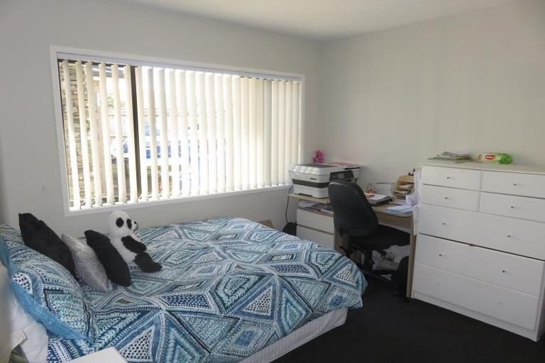 Photo of property in 32 Mervyn Kemp Drive, Tawa, Wellington, 5028