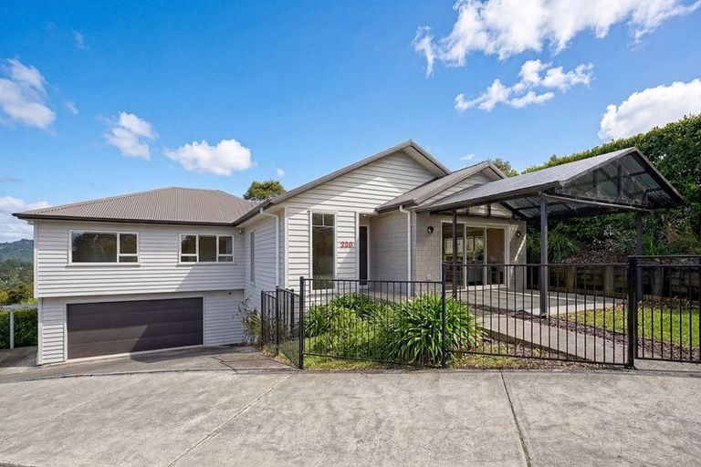 Photo of property in 220 Forest Hill Road, Waiatarua, Auckland, 0612