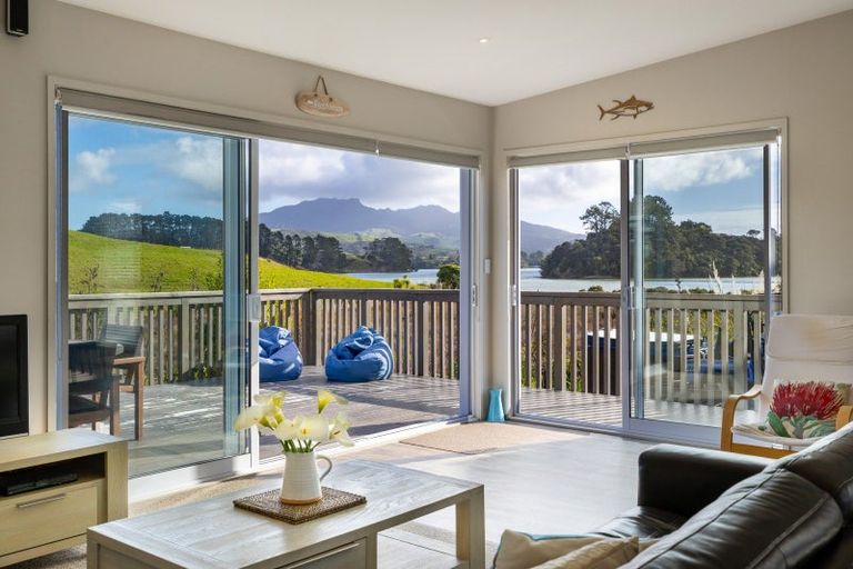 Photo of property in 25 Robertson Street, Raglan, 3225