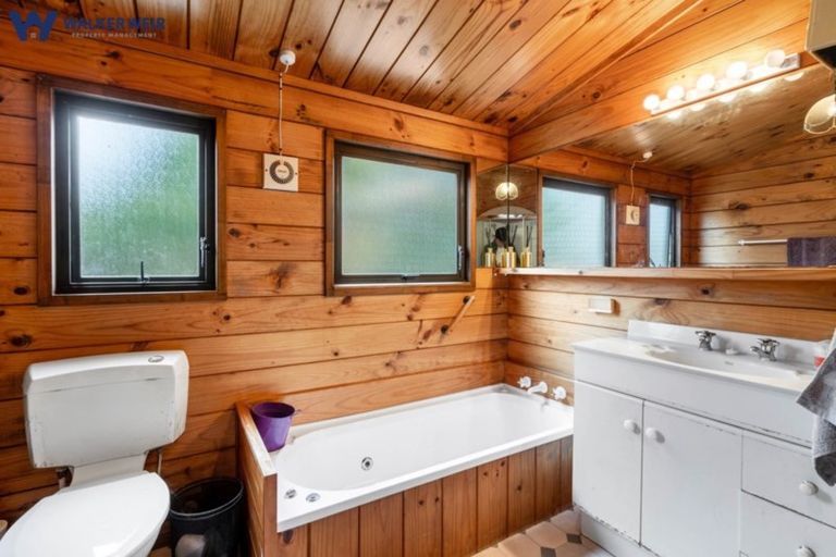 Photo of property in 3 St Annes Crescent, Wattle Downs, Auckland, 2103