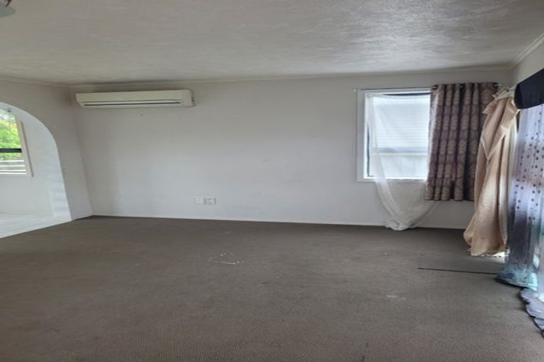 Photo of property in 43 Rathgar Road, Henderson, Auckland, 0610