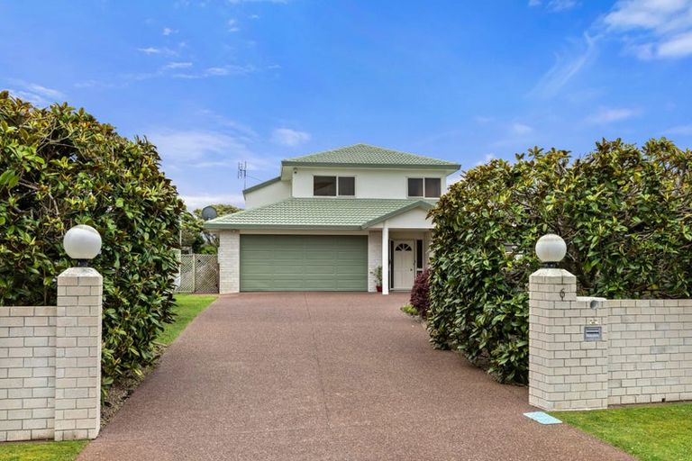 Photo of property in 6 Settlers Grove, Orewa, 0931