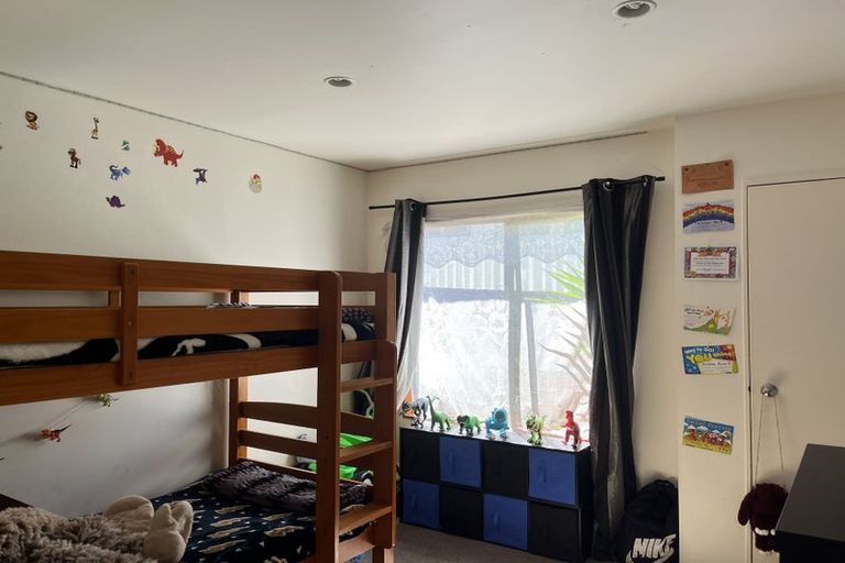 Photo of property in 7 Loughanure Place, Massey, Auckland, 0614