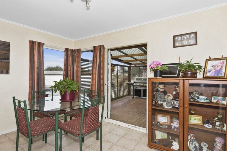 Photo of property in 22 Manapouri Place, Pakuranga Heights, Auckland, 2010