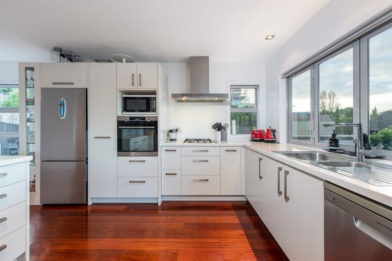 Photo of property in 18 Beulah Avenue, Rothesay Bay, Auckland, 0630