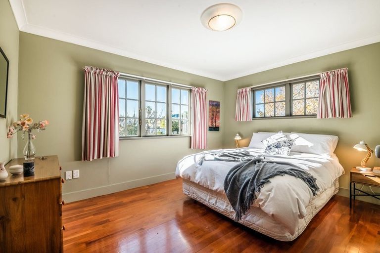 Photo of property in 10a Cassino Street, Bayswater, Auckland, 0622