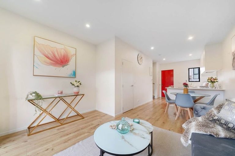 Photo of property in 2 Creekside Way, Flat Bush, Auckland, 2019