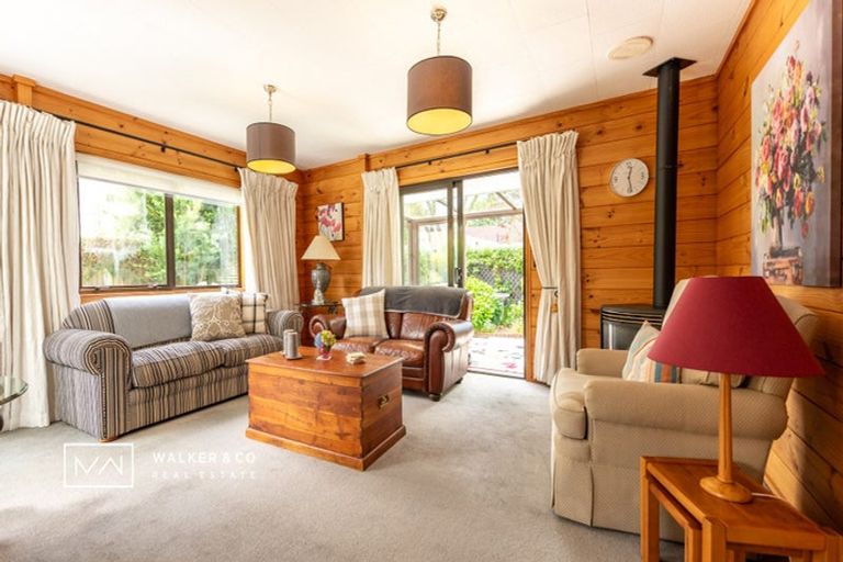 Photo of property in 1 Bathurst Street, Silverstream, Upper Hutt, 5019