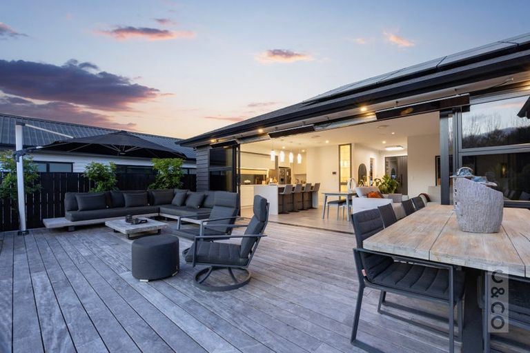 Photo of property in 21 Vogwill Road, Kumeu, 0810