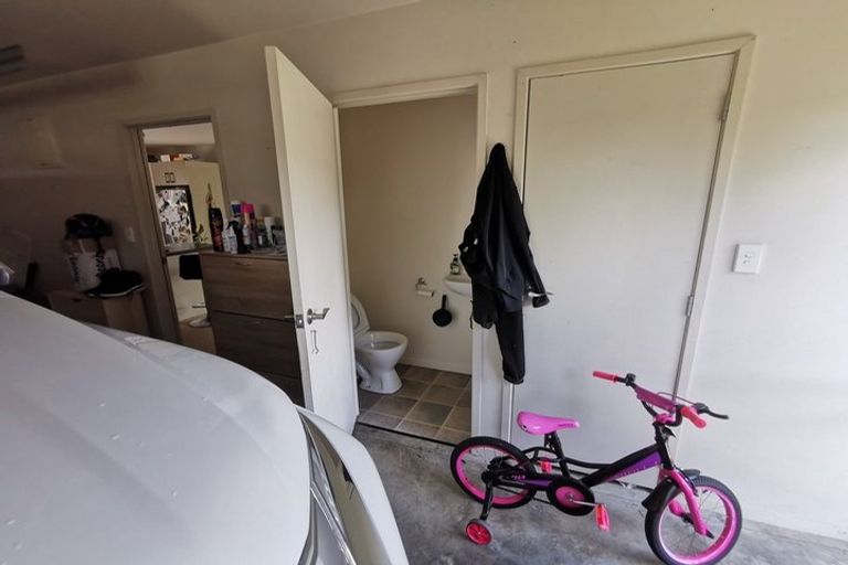 Photo of property in 80a Lynn Road, Bayview, Auckland, 0629