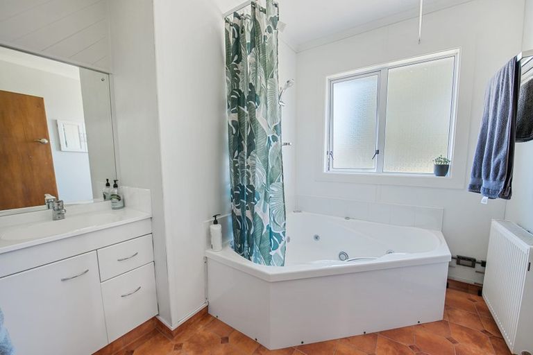 Photo of property in 98 Frank Street, Gore, 9710