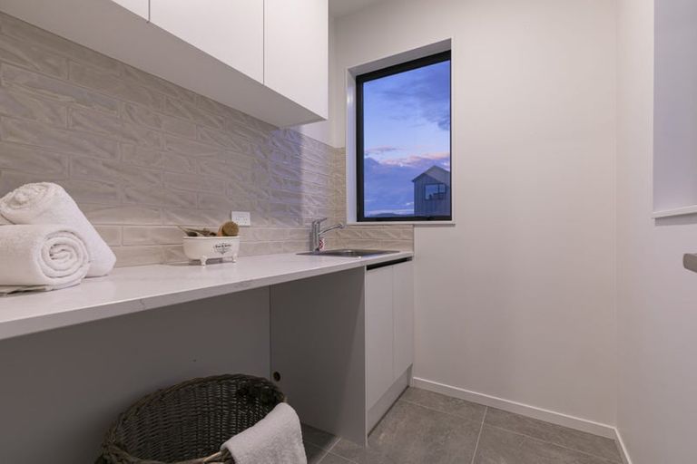 Photo of property in 2 Paparahi Place, Wainui, Silverdale, 0992