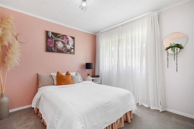 Photo of property in 11 William Hadlow Place, Hatfields Beach, Orewa, 0931