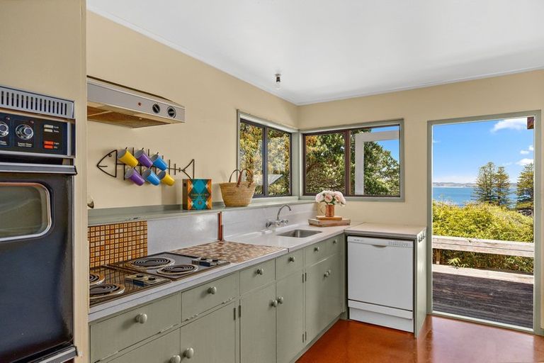 Photo of property in 39 Grand View Road, Leigh, 0985