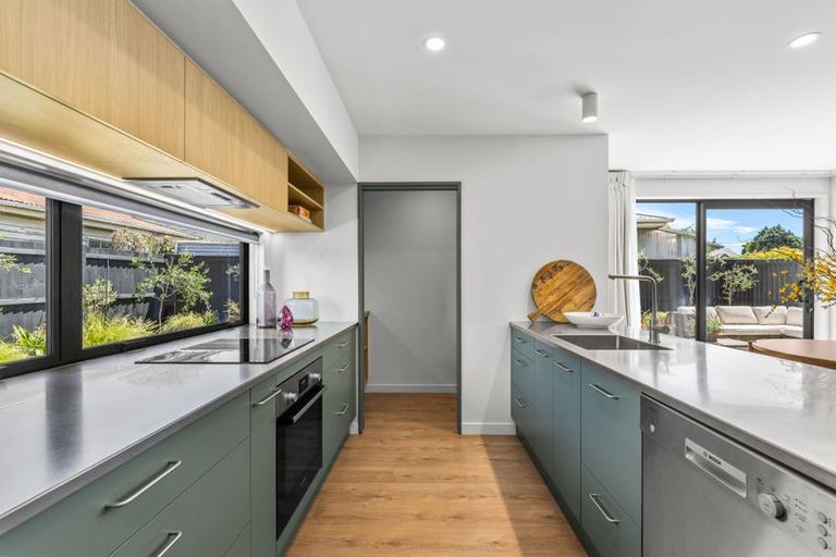 Photo of property in 2/104 Burke Street, Sydenham, Christchurch, 8023