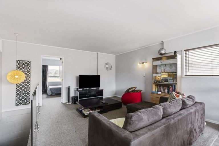 Photo of property in 2/15a Oates Road, Glen Eden, Auckland, 0602