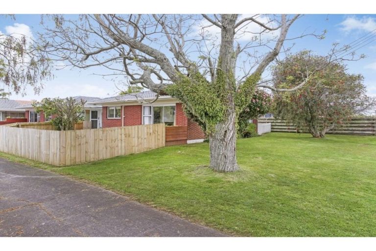 Photo of property in 1/6 Ray Small Drive, Papakura, 2110