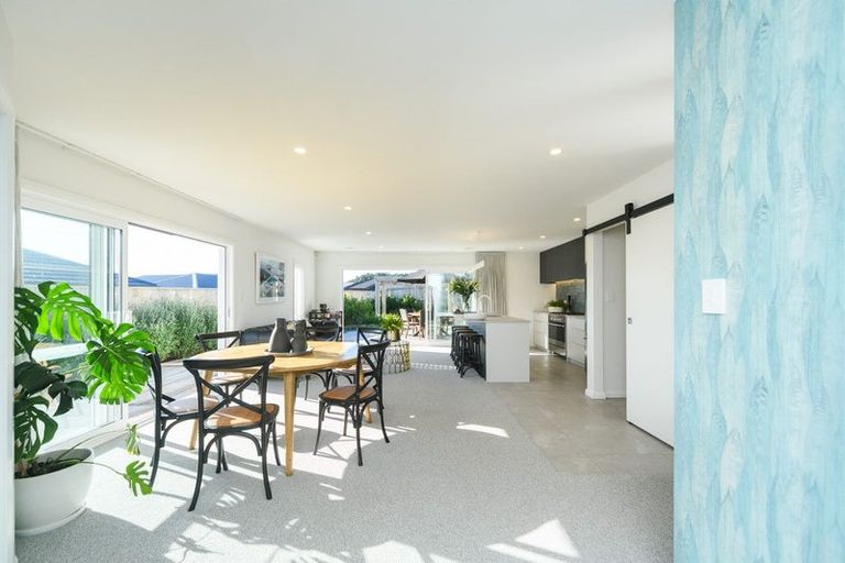 Photo of property in 10 Sardinia Grove, Fitzherbert, Palmerston North, 4410