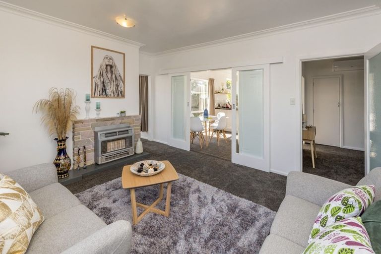 Photo of property in 98 Queen Street West, Levin, 5510