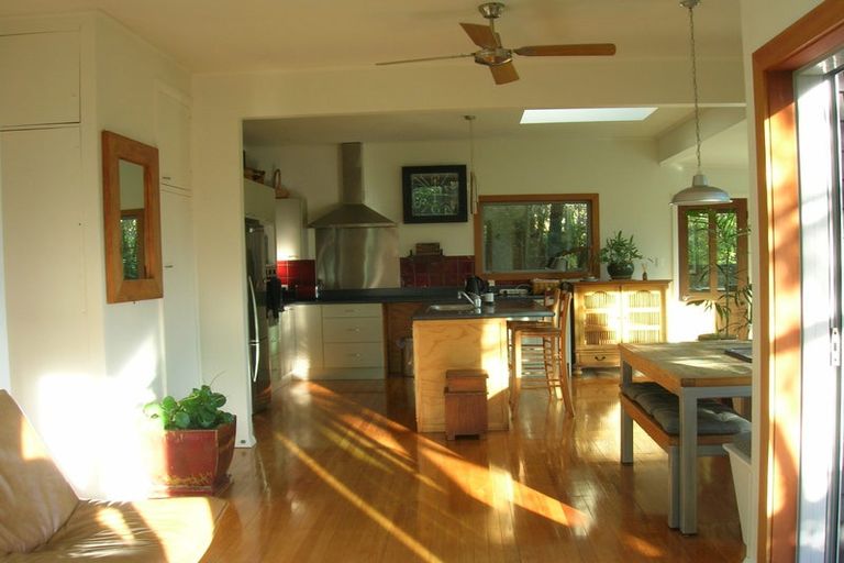 Photo of property in 5 Kaitawa Road, York Bay, Lower Hutt, 5013