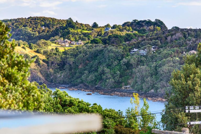 Photo of property in 11 Hillside Crescent, Leigh, 0985