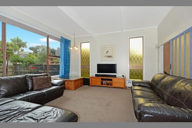 Photo of property in 18 Barlow Place, Chatswood, Auckland, 0626