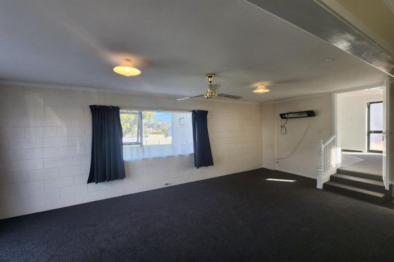 Photo of property in 28 Breakwater Road, Moturoa, New Plymouth, 4310