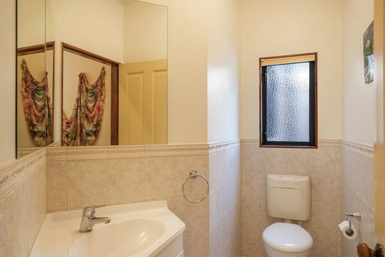Photo of property in 28 Claremont Rise, Levin, 5510