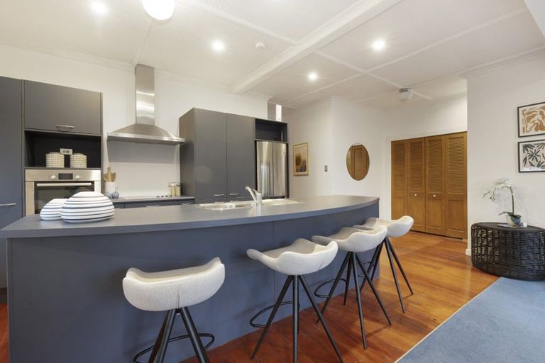 Photo of property in 92 Townsend Road, Miramar, Wellington, 6022