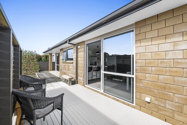 Photo of property in 2 Wentworth Lane, Waiwhakaiho, New Plymouth, 4312