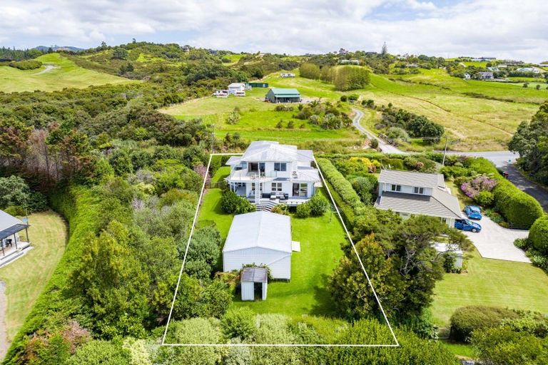 Photo of property in 689 Cove Road, Waipu, 0582
