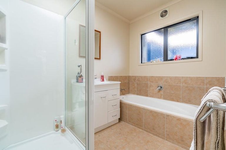 Photo of property in 152e One Tree Point Road, One Tree Point, 0118