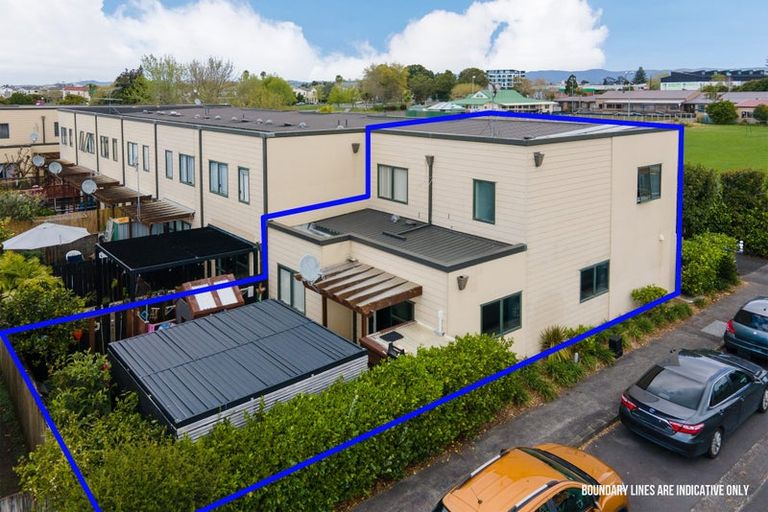 Photo of property in 1/15 Harbour View Road, Te Atatu Peninsula, Auckland, 0610