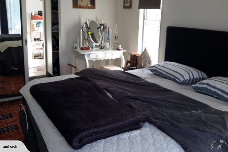 Photo of property in 66b Waimumu Road, Massey, Auckland, 0614