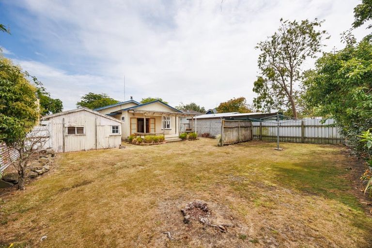 Photo of property in 33 Kingswood Street, Takaro, Palmerston North, 4412