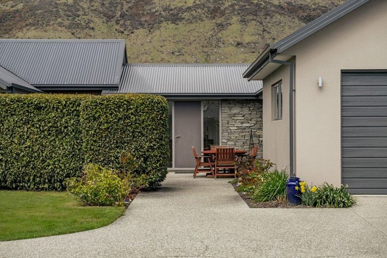 Photo of property in 38 Judge And Jury Drive, Lake Hayes, Queenstown, 9304