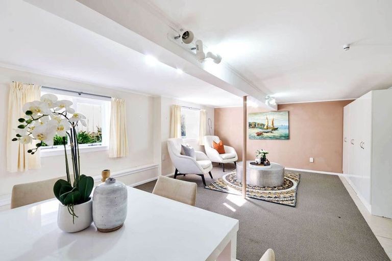 Photo of property in 62 Lyons Avenue, Murrays Bay, Auckland, 0630