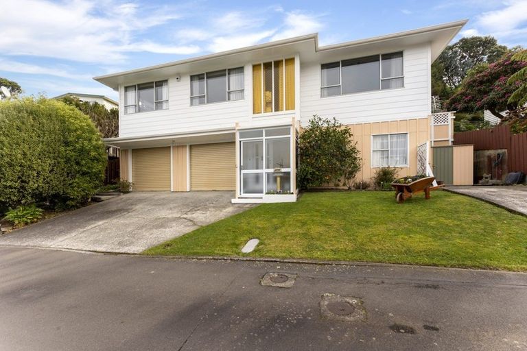 Photo of property in 11 Malaghan Grove, Johnsonville, Wellington, 6037